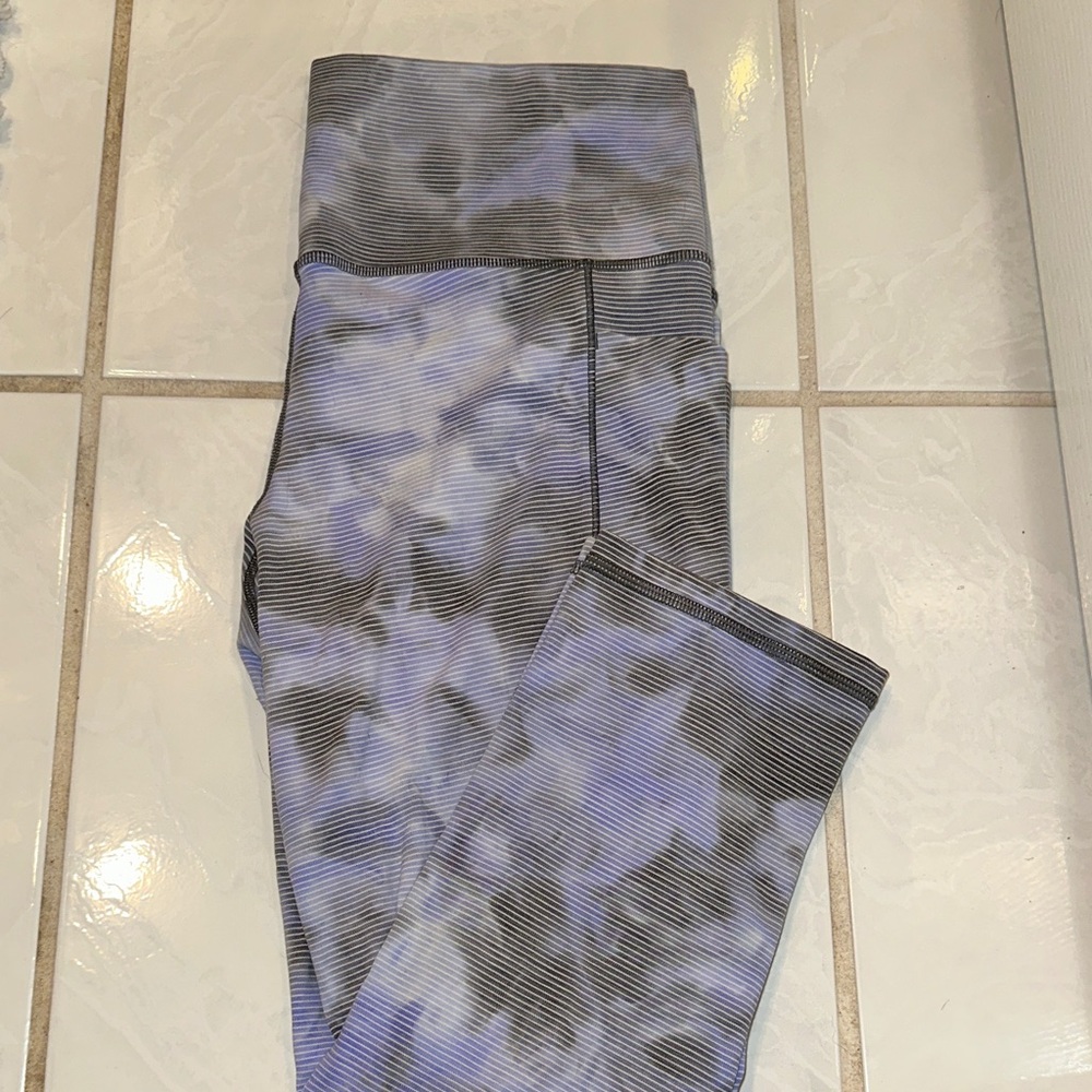 Athleta salutation stash pocket capri